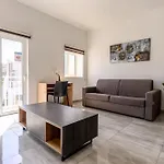 F11 Room 1, Private Double Room With Private Bathroom In Shared Flat