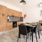 F11 Room 1, Private Double Room With Private Bathroom In Shared Flat