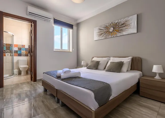 F11 Room 1, Private Double Room With Private Bathroom In Shared Flat